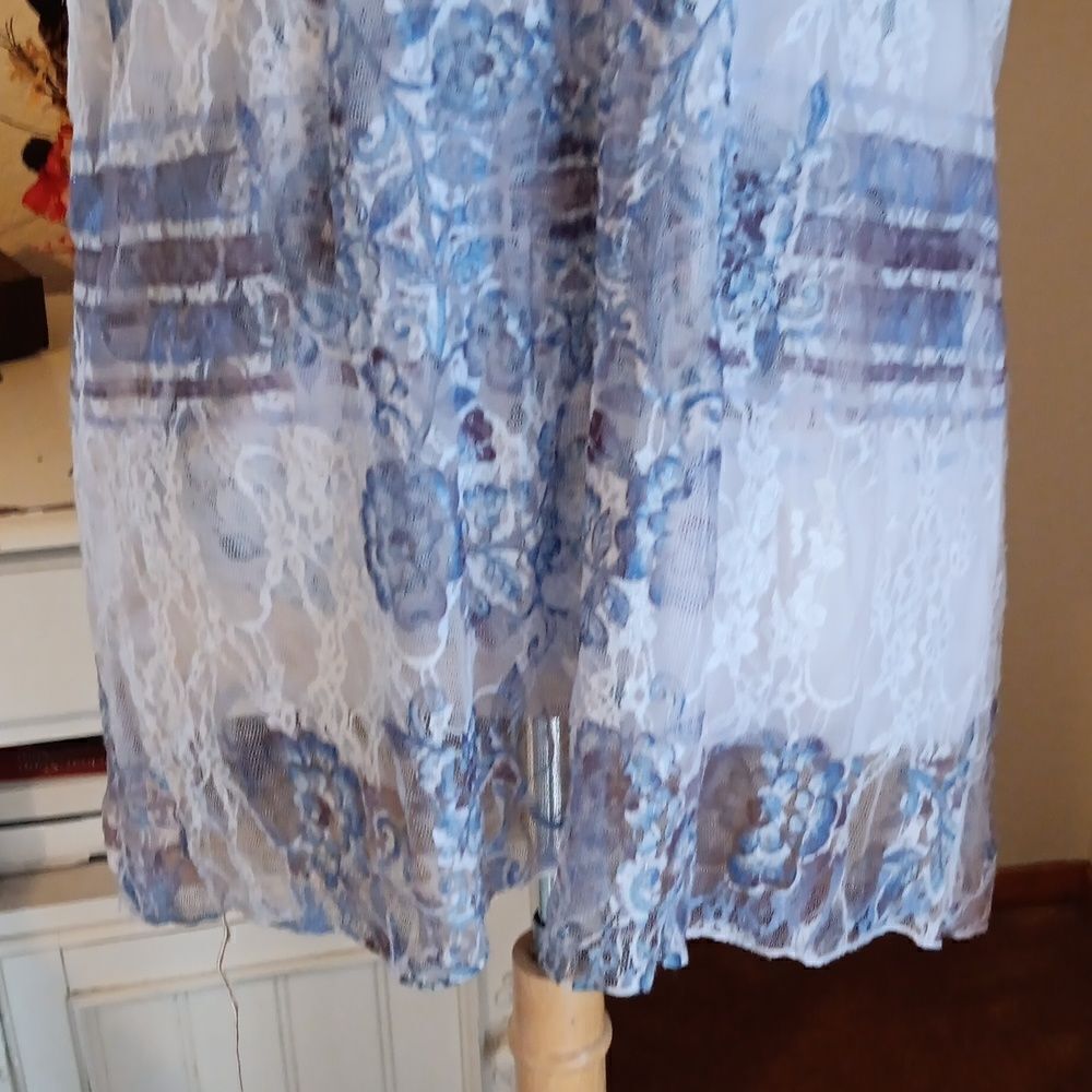 Bundle of TWO Roz & Ali Dressy Tops - Picture 3 of 16